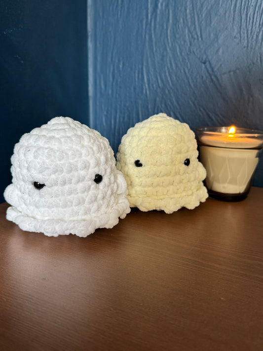 Handmade Ghost Plushie – Cute Crochet Soft Toy | Halloween Gift & Spooky Home Decor