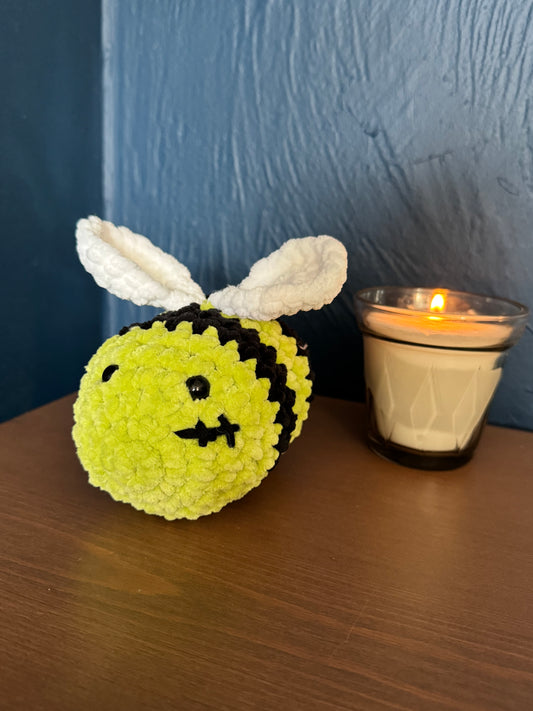 Handmade Zom-Bee Plushie – Crochet Zombie Bee Soft Toy | Cute Halloween Gift & Spooky Decor