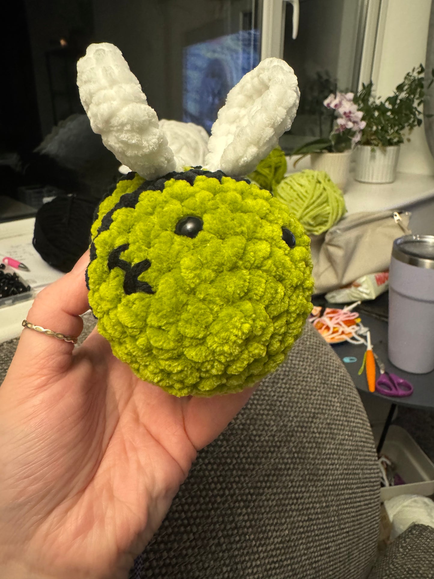 Handmade Zom-Bee Plushie – Crochet Zombie Bee Soft Toy | Cute Halloween Gift & Spooky Decor