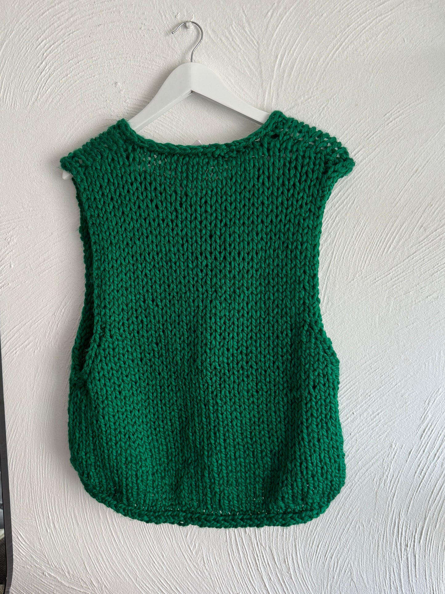 Handmade Chunky Knit Vest – Oversized Sleeveless Sweater in Green – Cozy & Stylish Layering Piece