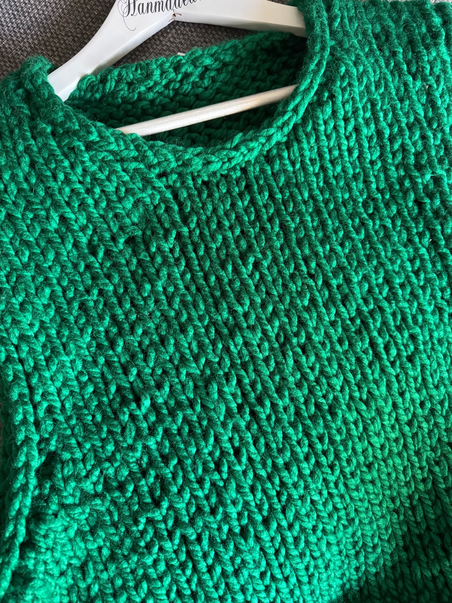 Handmade Chunky Knit Vest – Oversized Sleeveless Sweater in Green – Cozy & Stylish Layering Piece